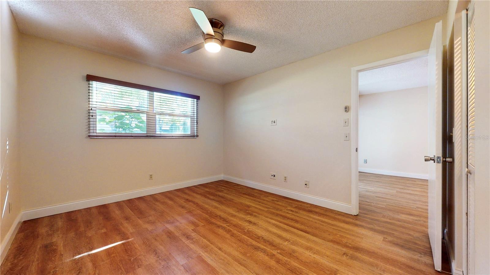 Image 12 of 32 For 1155 Montrose Place