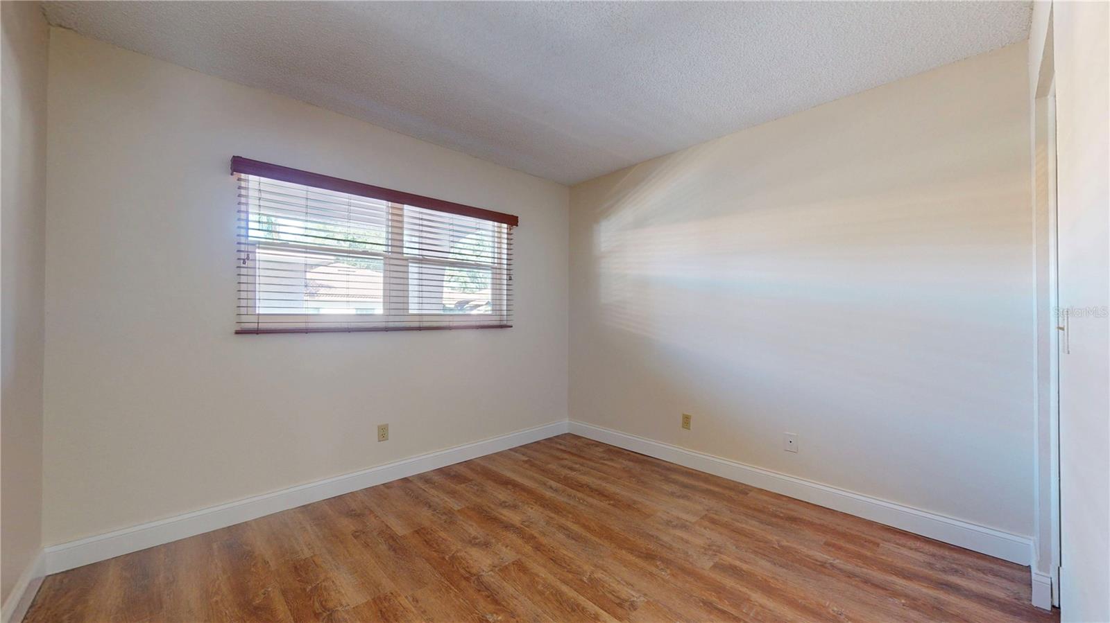 Image 15 of 32 For 1155 Montrose Place