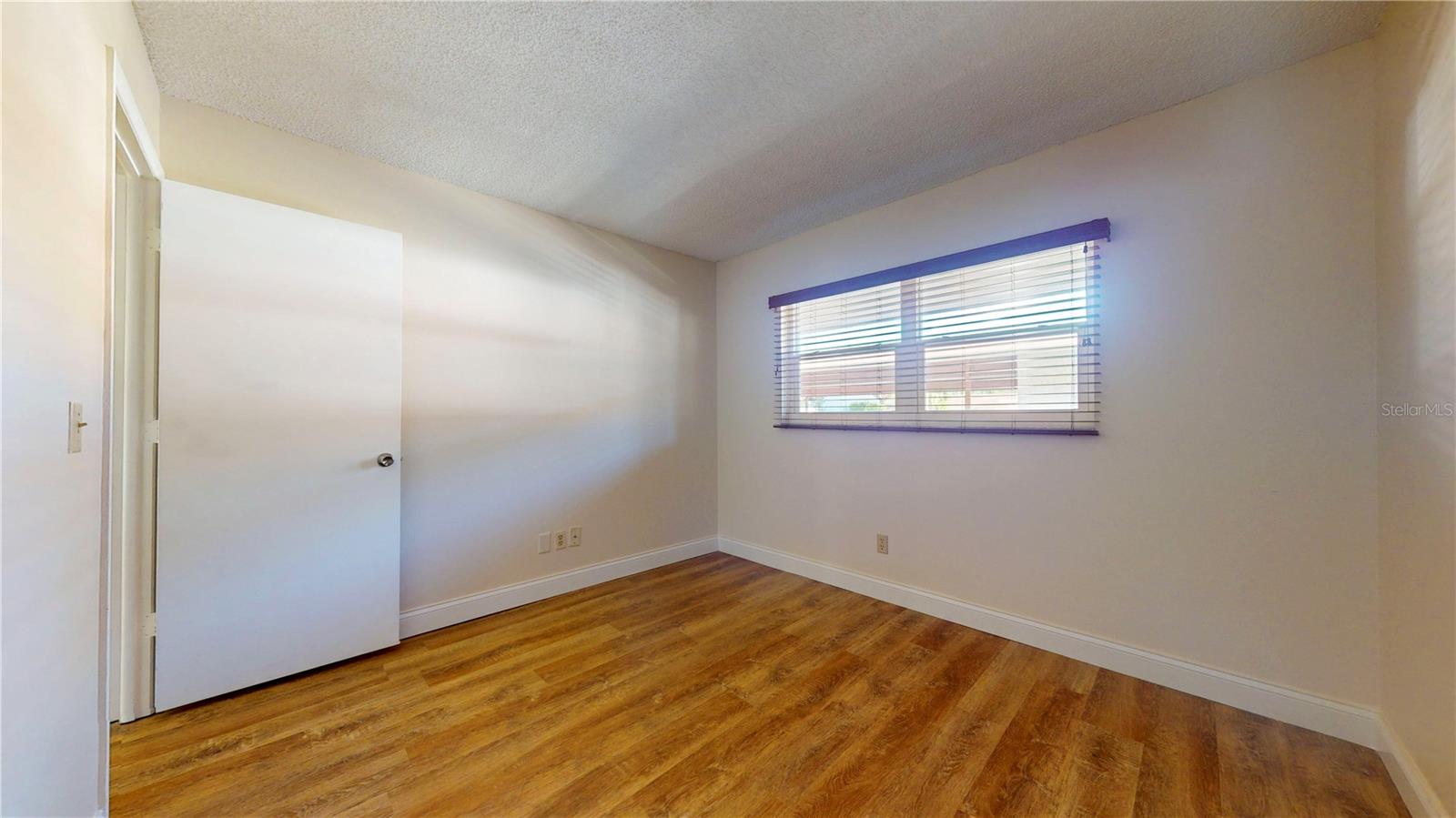 Image 16 of 32 For 1155 Montrose Place