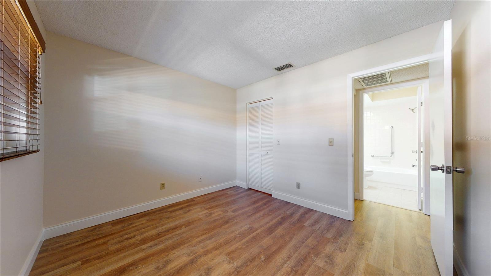 Image 17 of 32 For 1155 Montrose Place