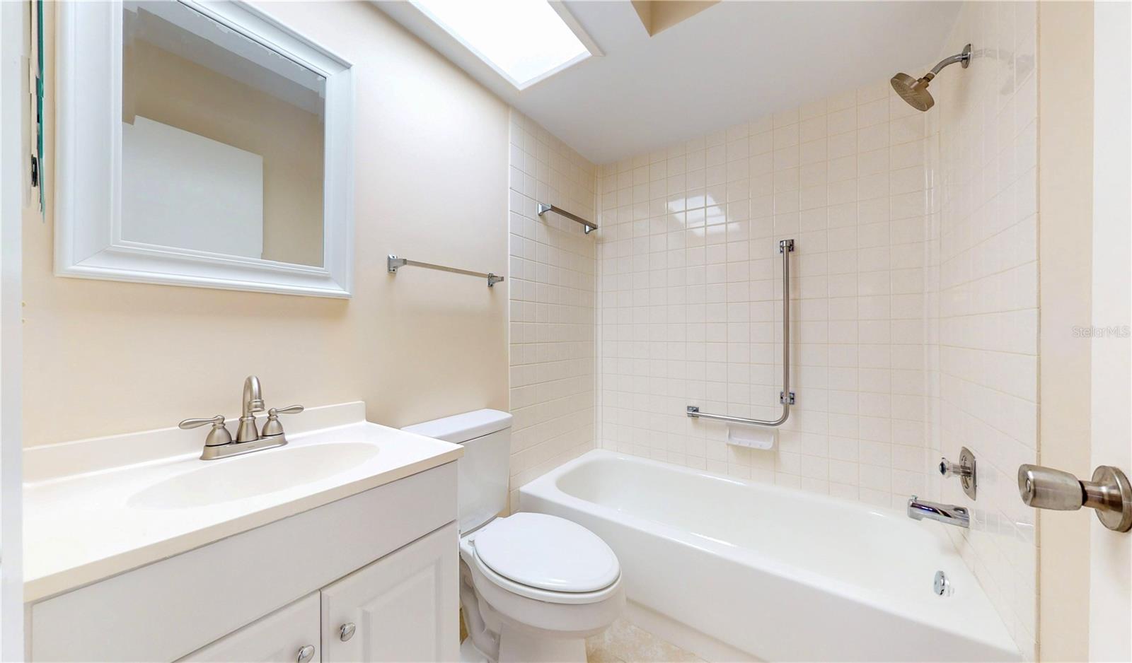 Image 19 of 32 For 1155 Montrose Place