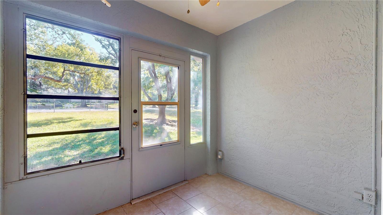 Image 21 of 32 For 1155 Montrose Place