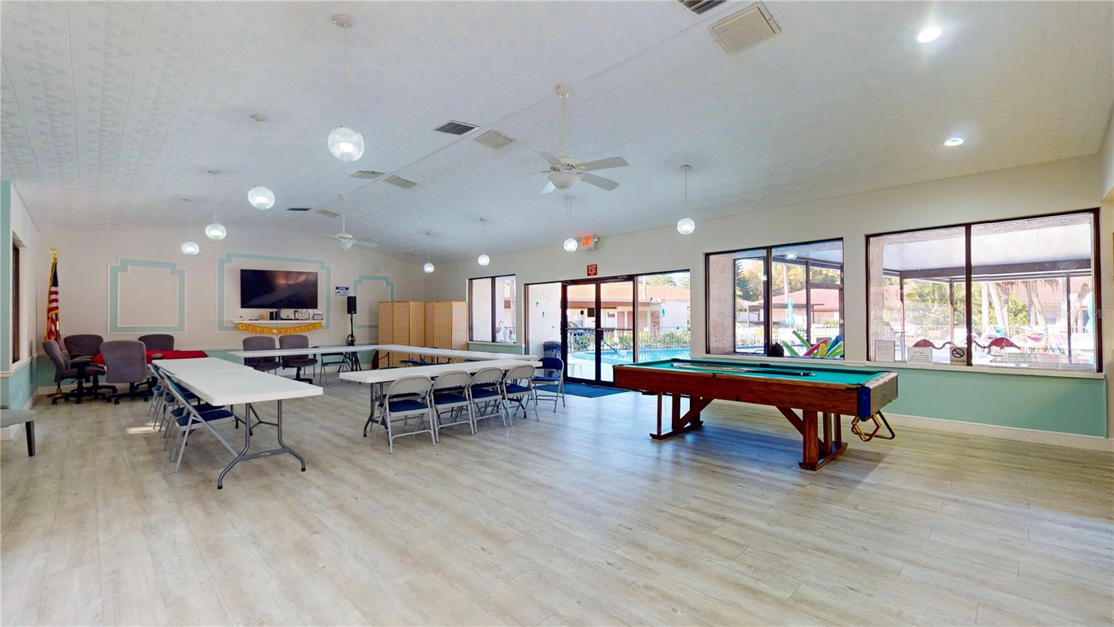 Image 28 of 32 For 1155 Montrose Place