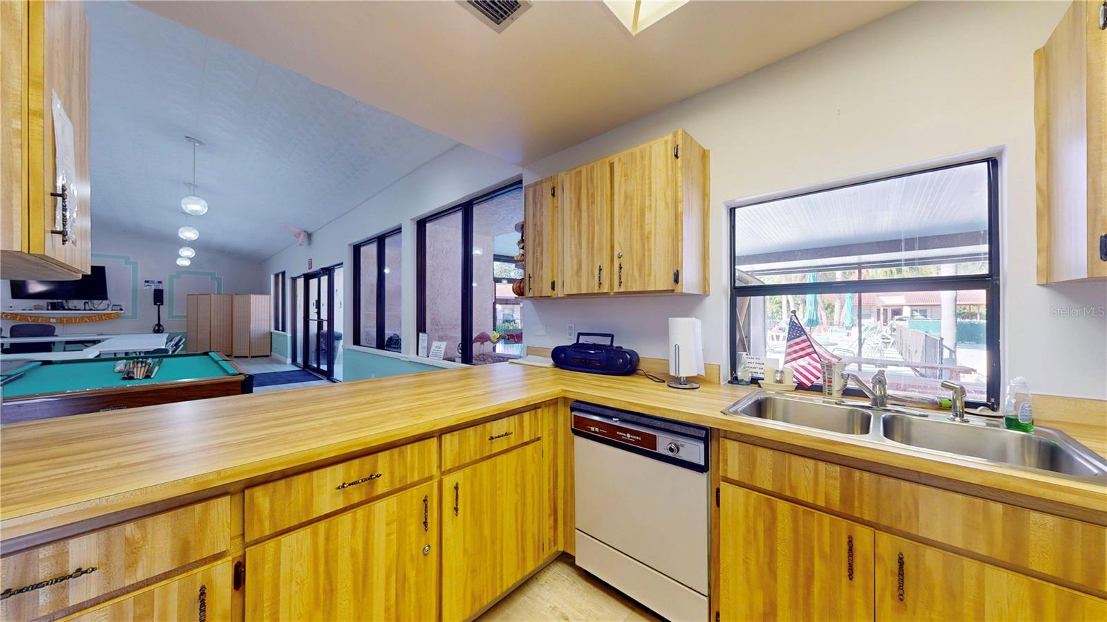 Image 29 of 32 For 1155 Montrose Place