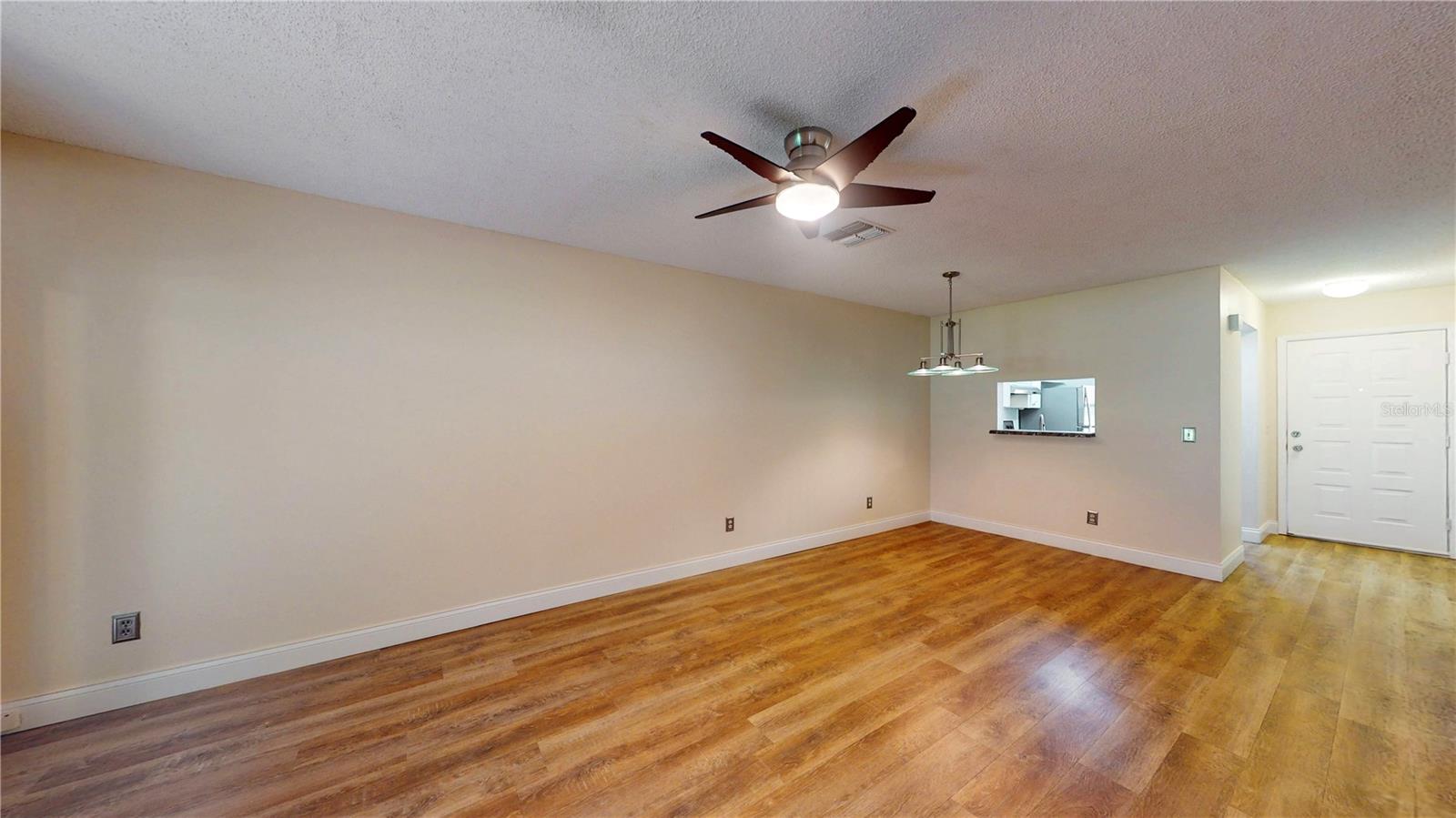 Image 4 of 32 For 1155 Montrose Place