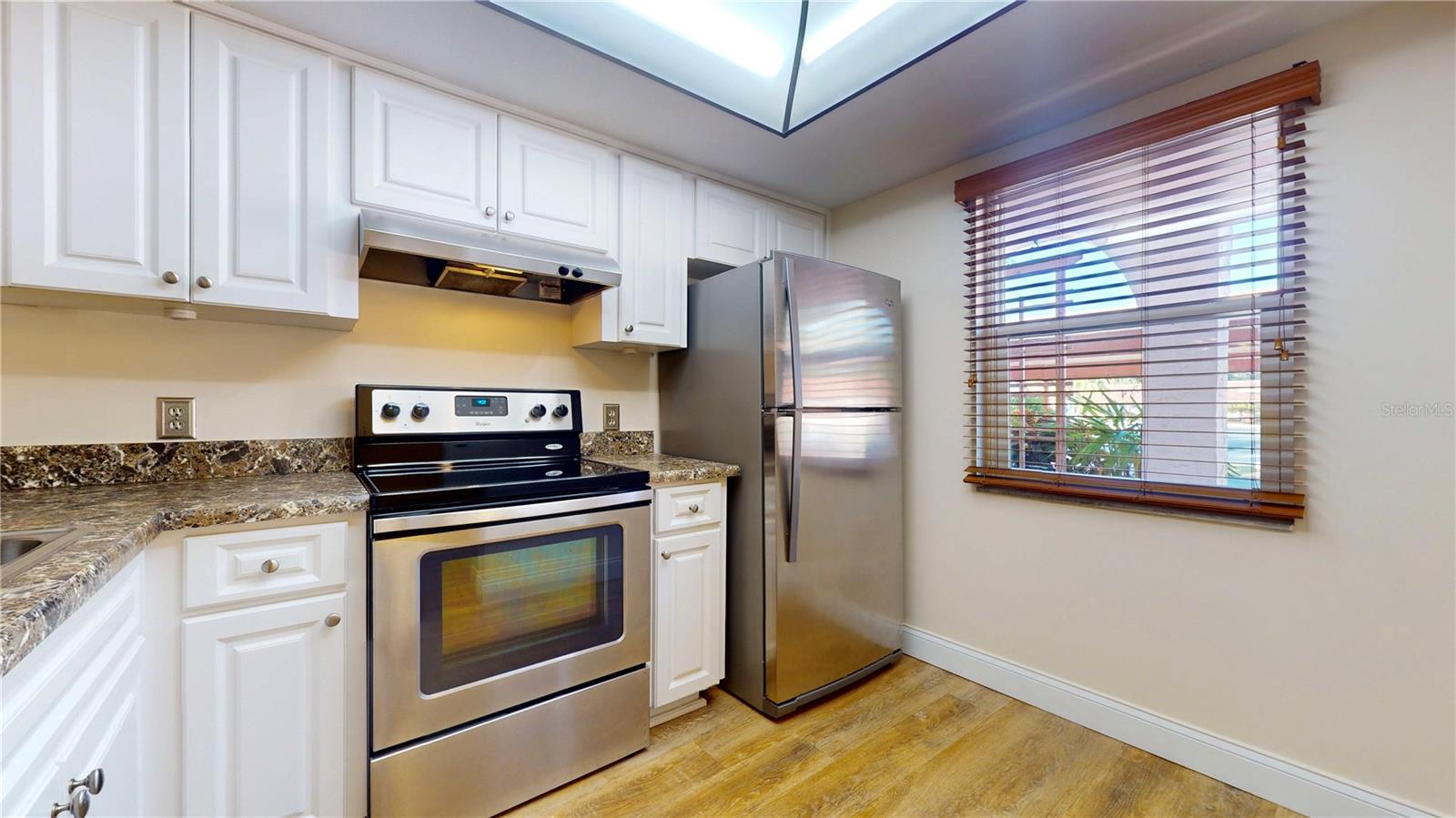 Image 7 of 32 For 1155 Montrose Place