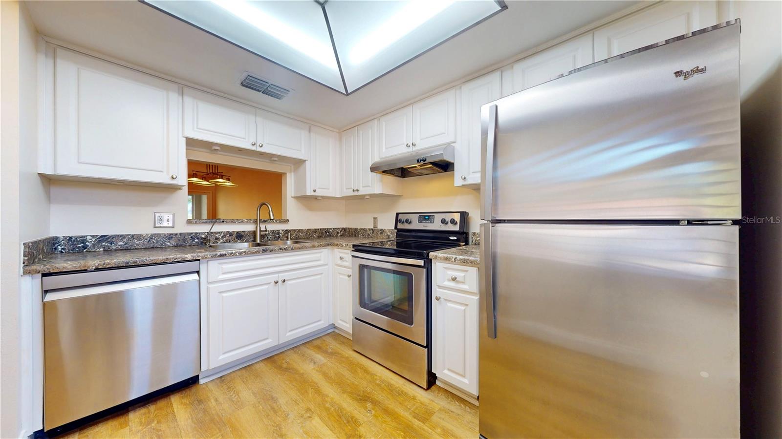 Image 8 of 32 For 1155 Montrose Place