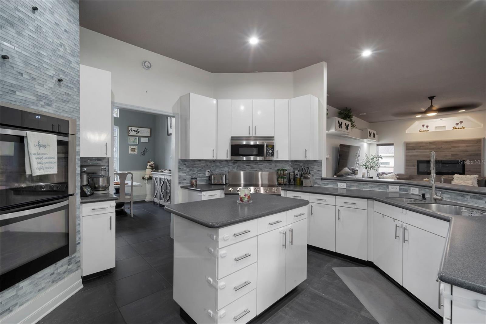 Image 12 of 72 For 424 Summit Chase Drive