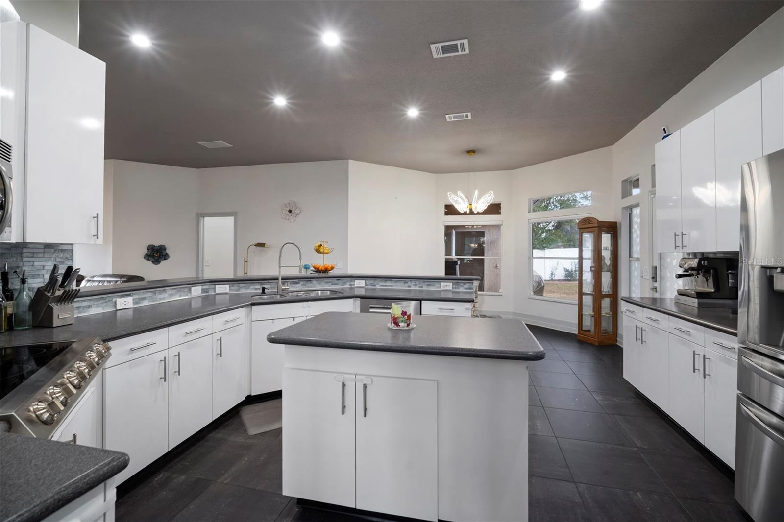 Image 13 of 72 For 424 Summit Chase Drive