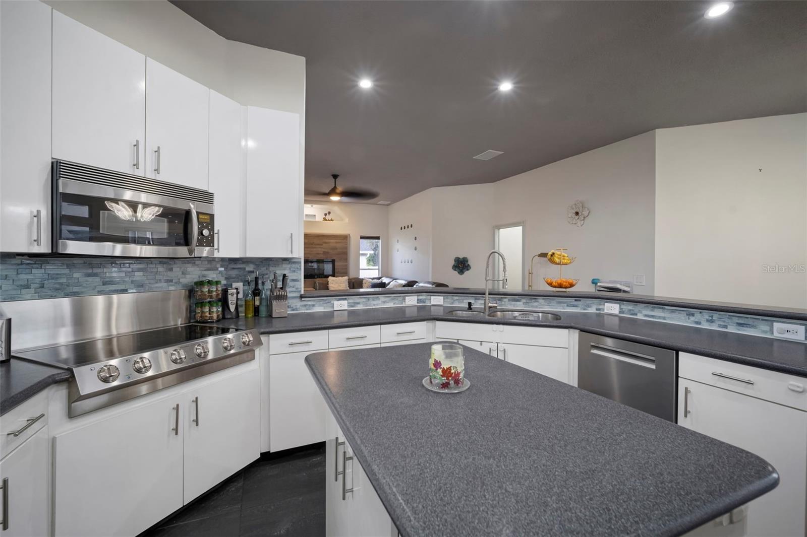 Image 15 of 72 For 424 Summit Chase Drive