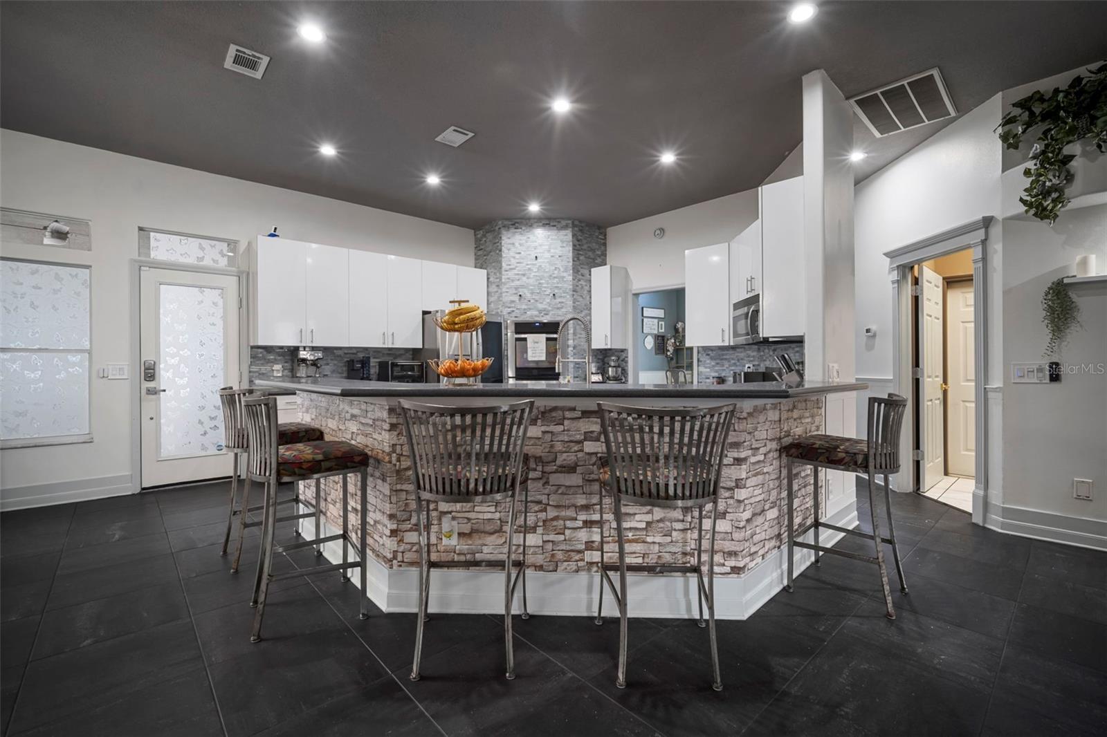 Image 17 of 72 For 424 Summit Chase Drive