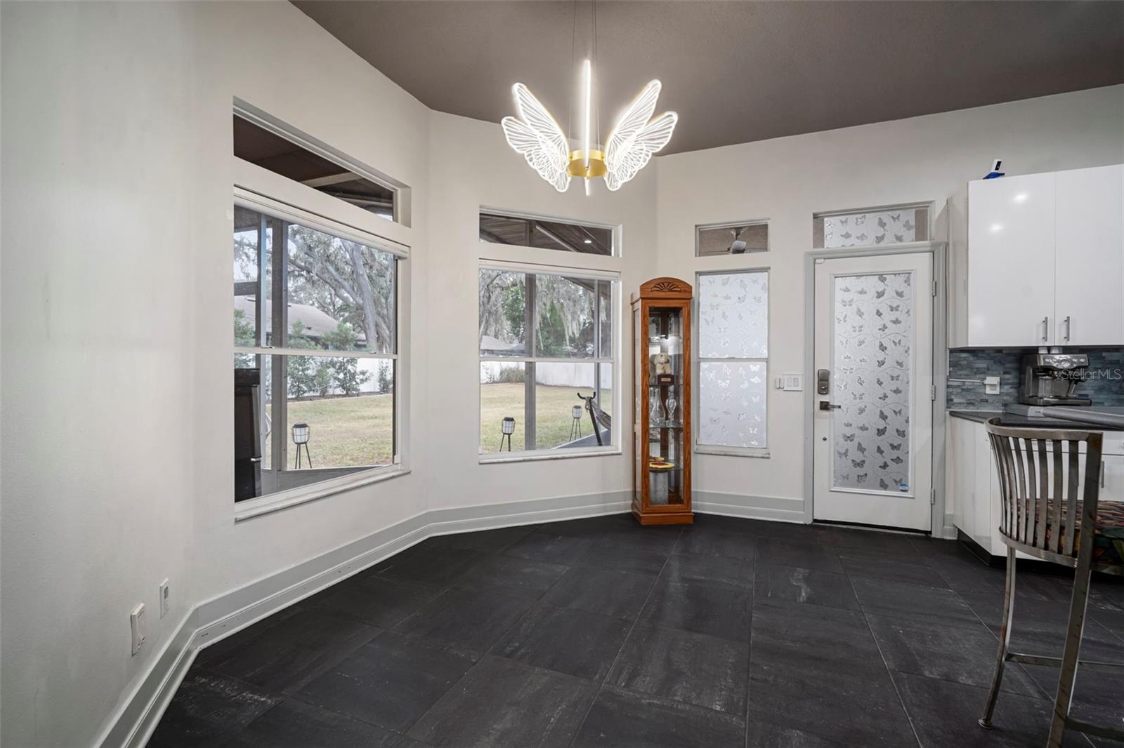 Image 19 of 72 For 424 Summit Chase Drive