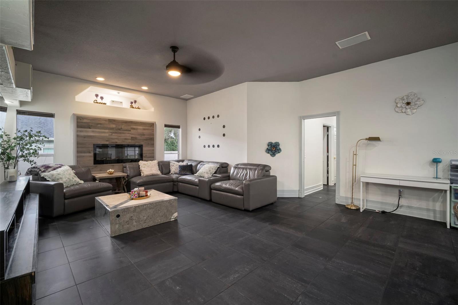 Image 22 of 72 For 424 Summit Chase Drive