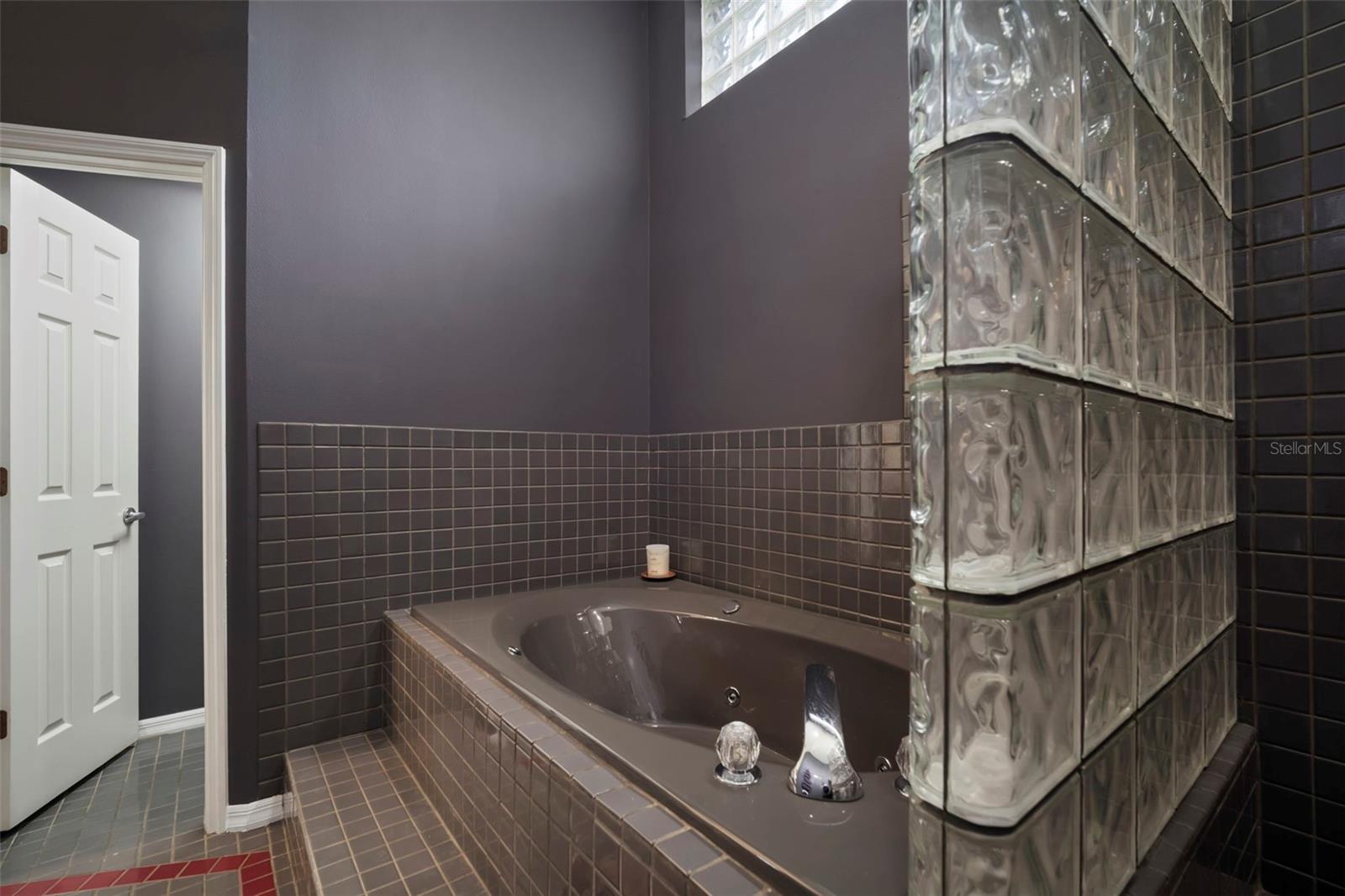 Image 43 of 72 For 424 Summit Chase Drive