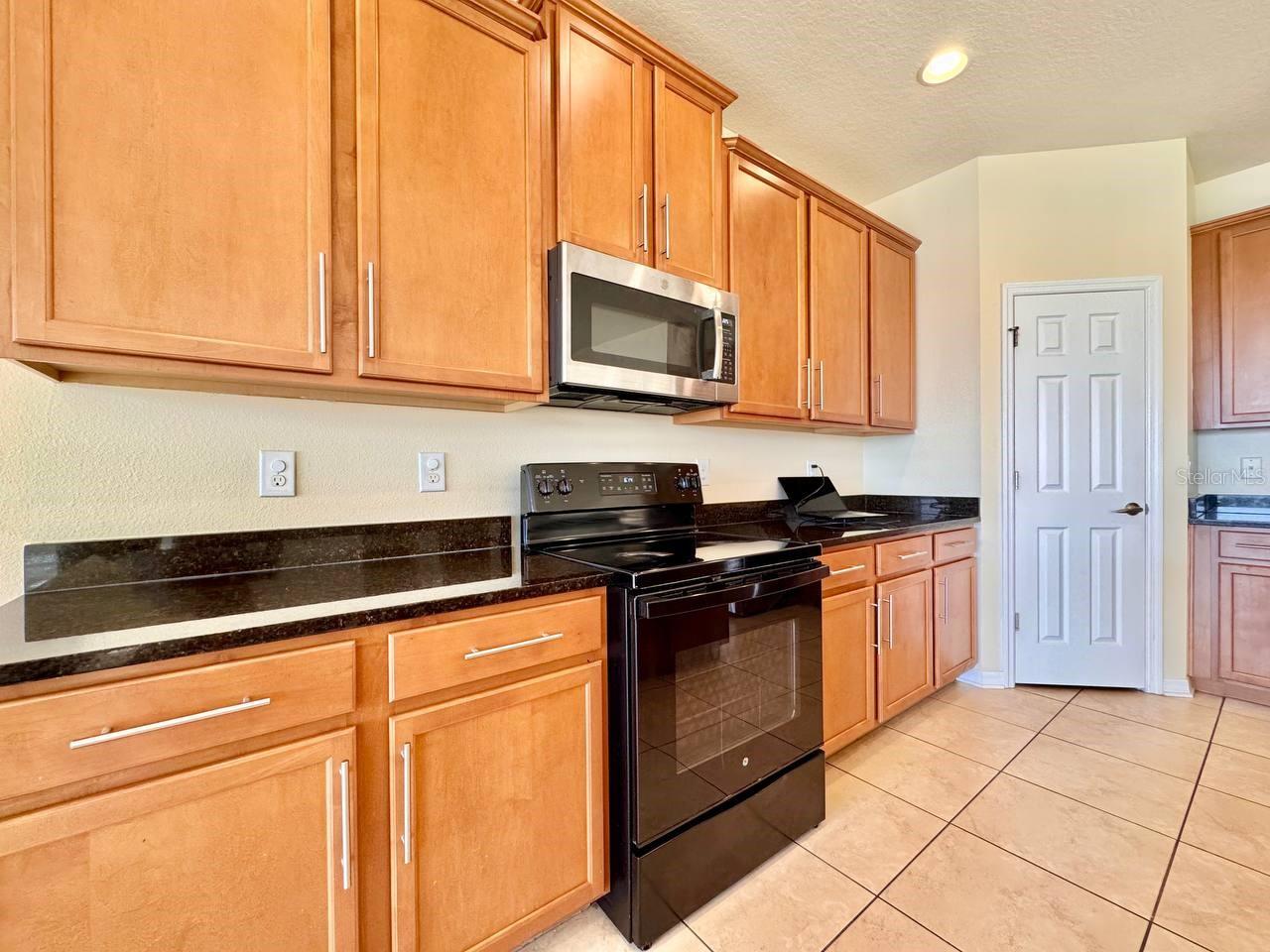 Image 16 of 36 For 610 15th Avenue Nw