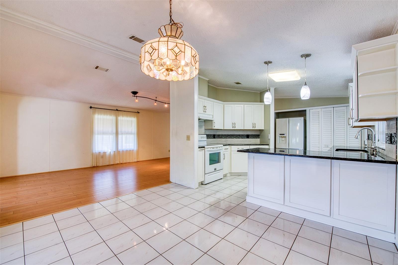 Image 14 of 52 For 8 Pelican Drive N