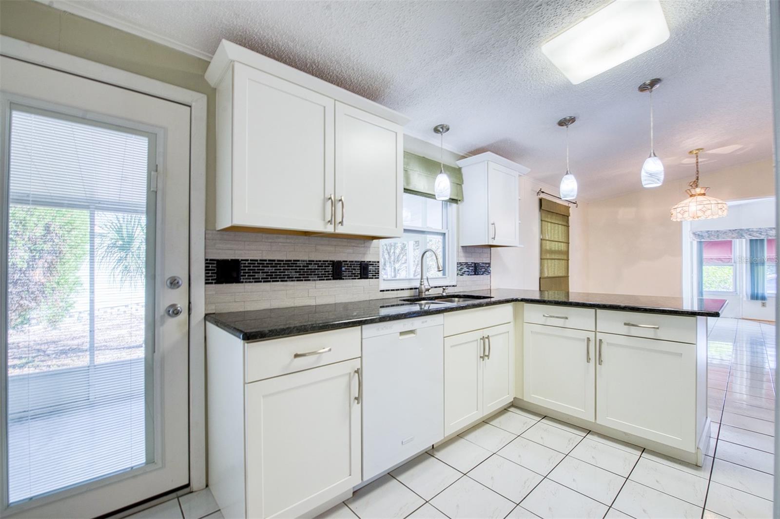 Image 18 of 52 For 8 Pelican Drive N