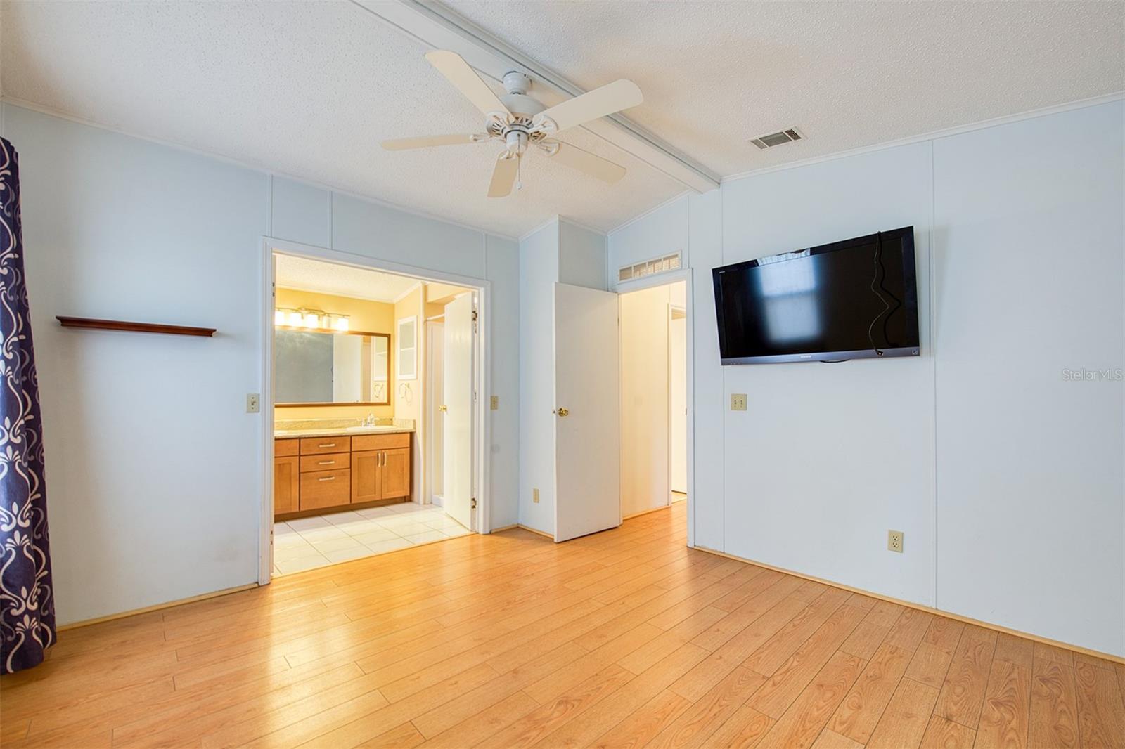 Image 23 of 52 For 8 Pelican Drive N