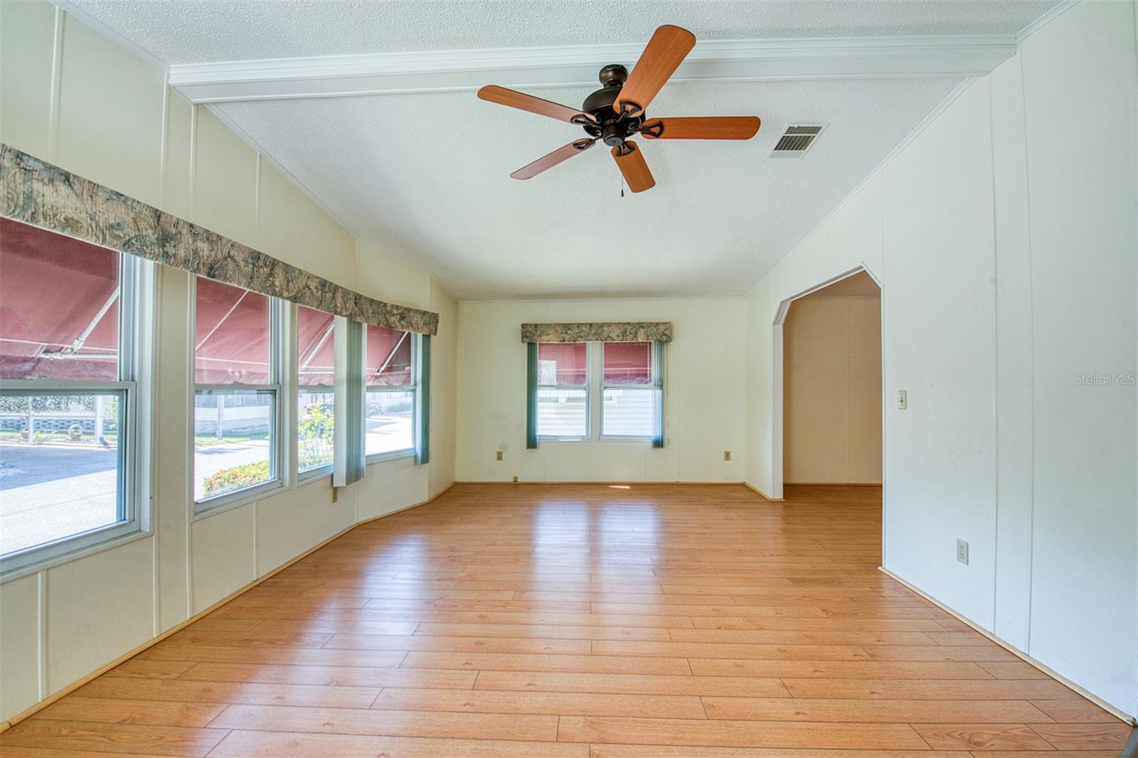 Image 7 of 52 For 8 Pelican Drive N