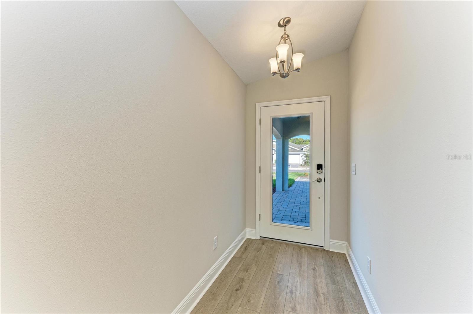 Image 10 of 26 For 12377 Oak Hill Way