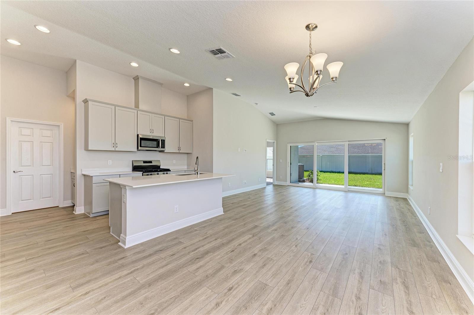 Image 11 of 26 For 12377 Oak Hill Way