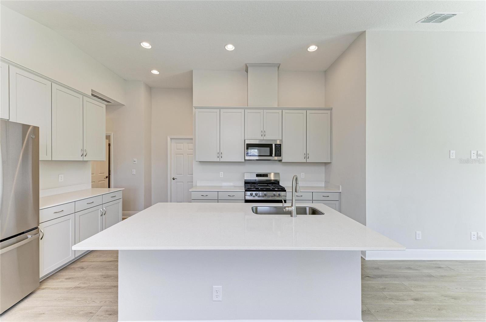 Image 14 of 26 For 12377 Oak Hill Way