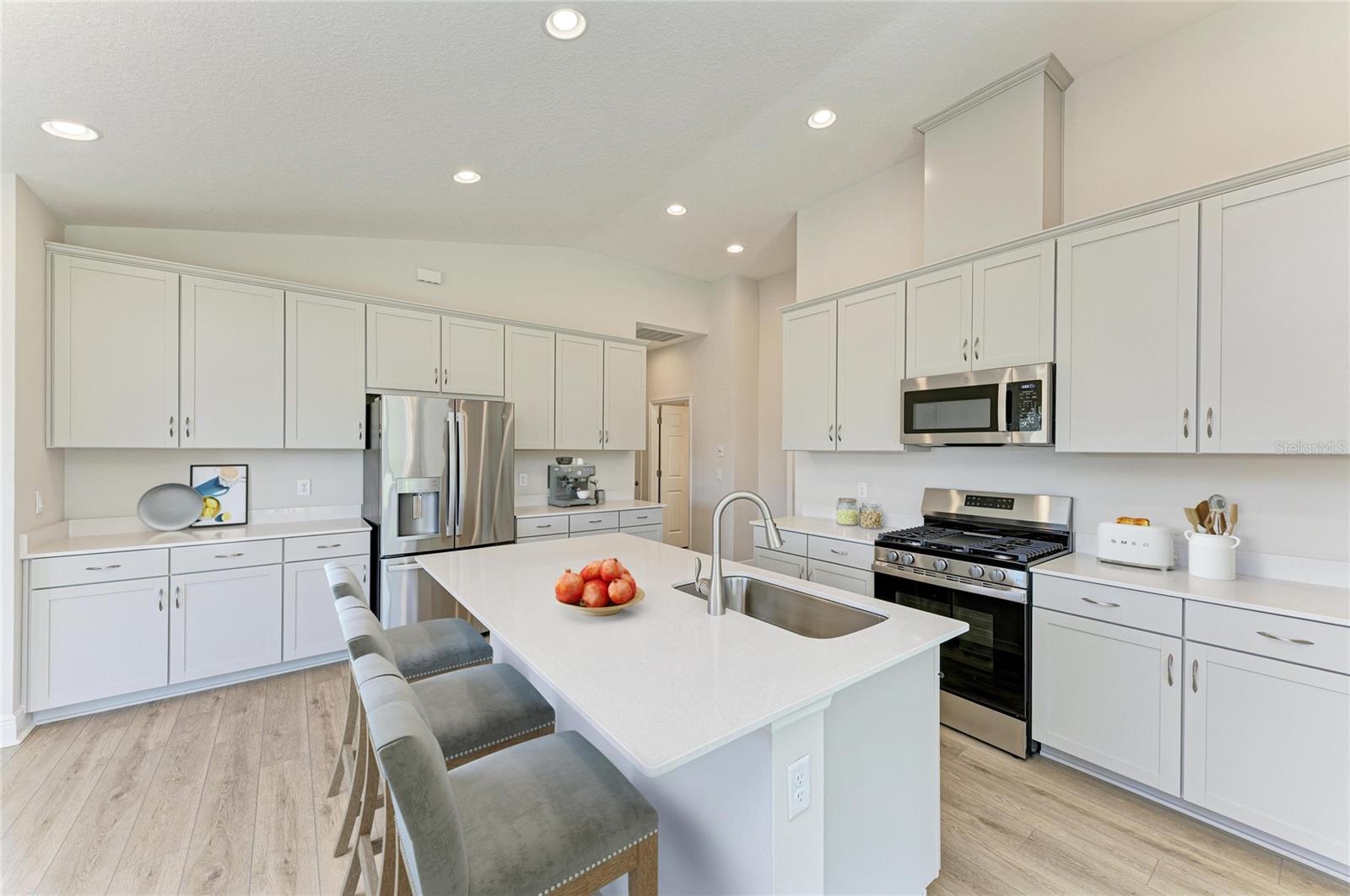 Image 15 of 26 For 12377 Oak Hill Way