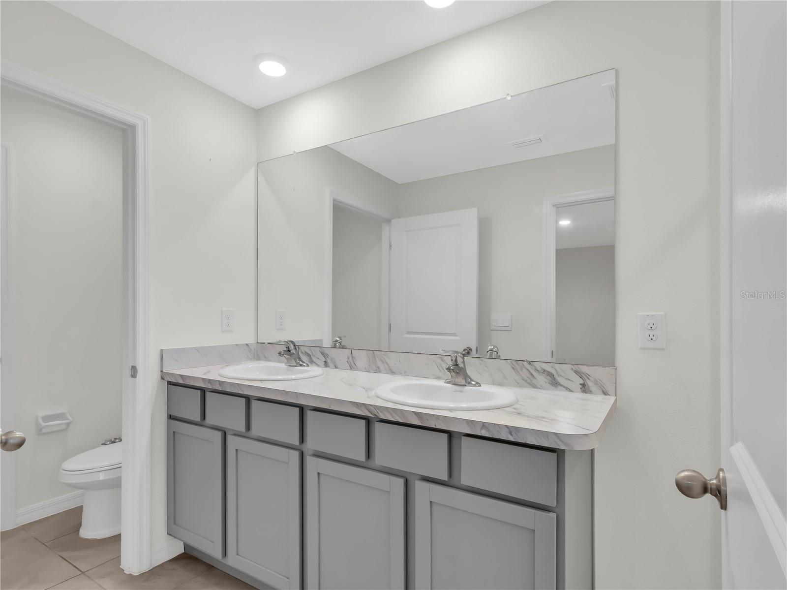 Image 27 of 43 For 16645 Mosaic Oar Drive