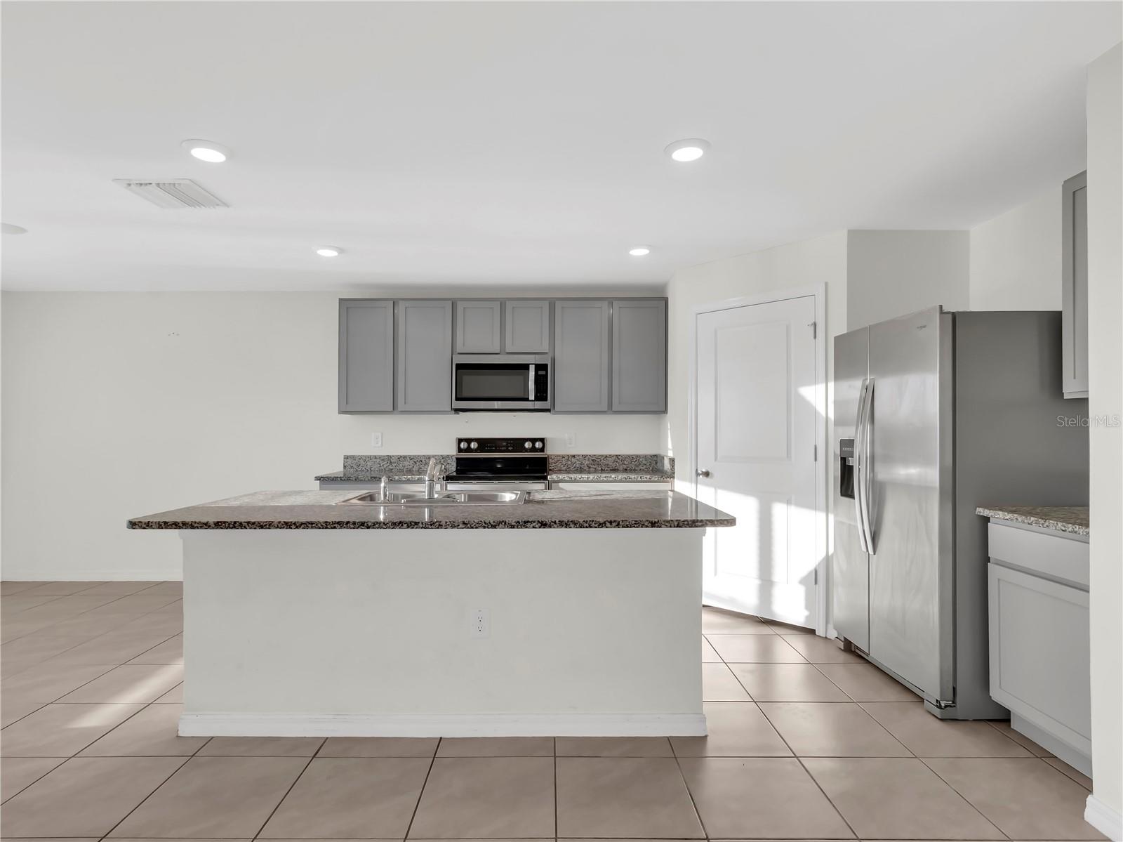 Image 8 of 43 For 16645 Mosaic Oar Drive