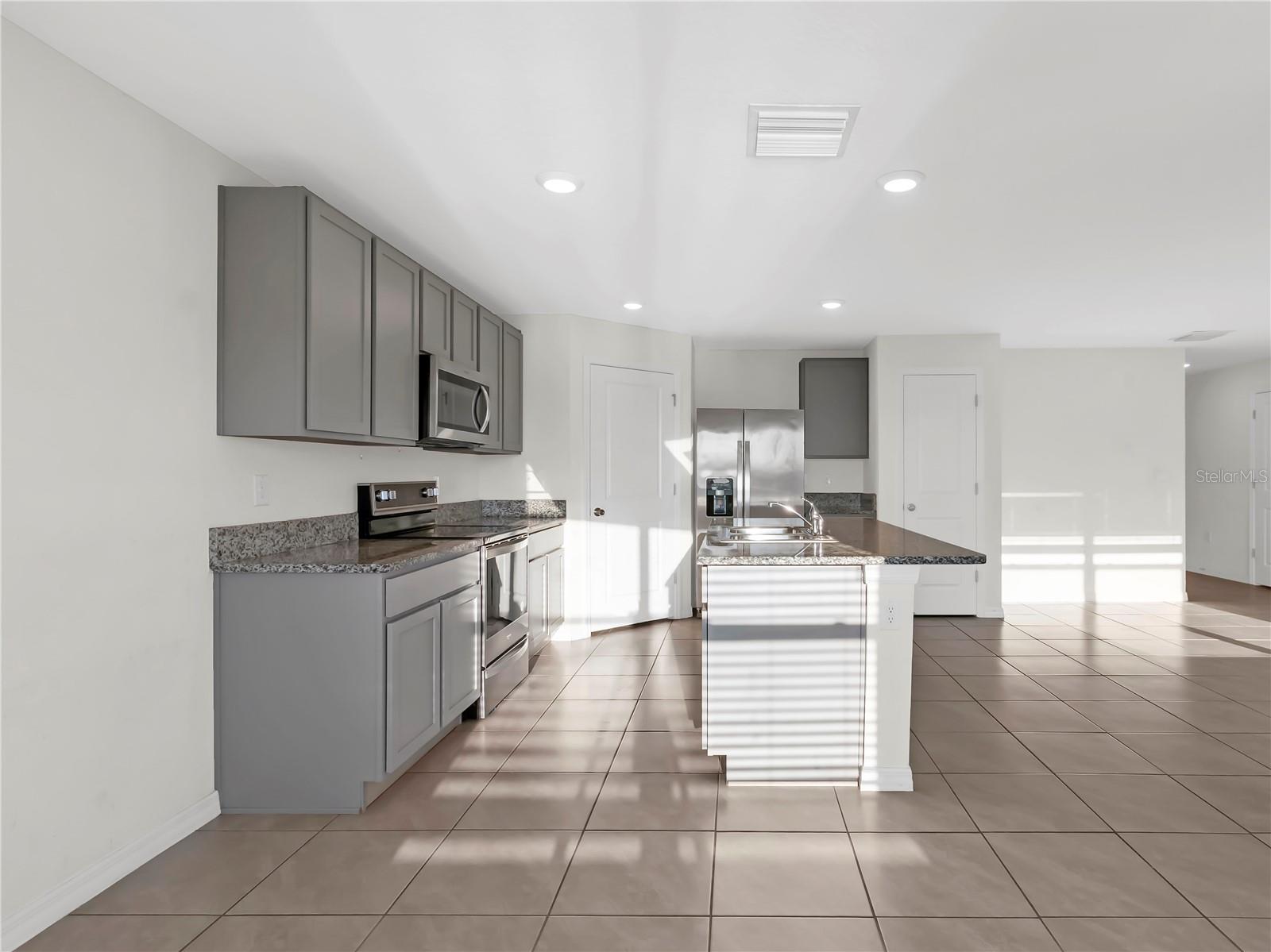 Image 9 of 43 For 16645 Mosaic Oar Drive