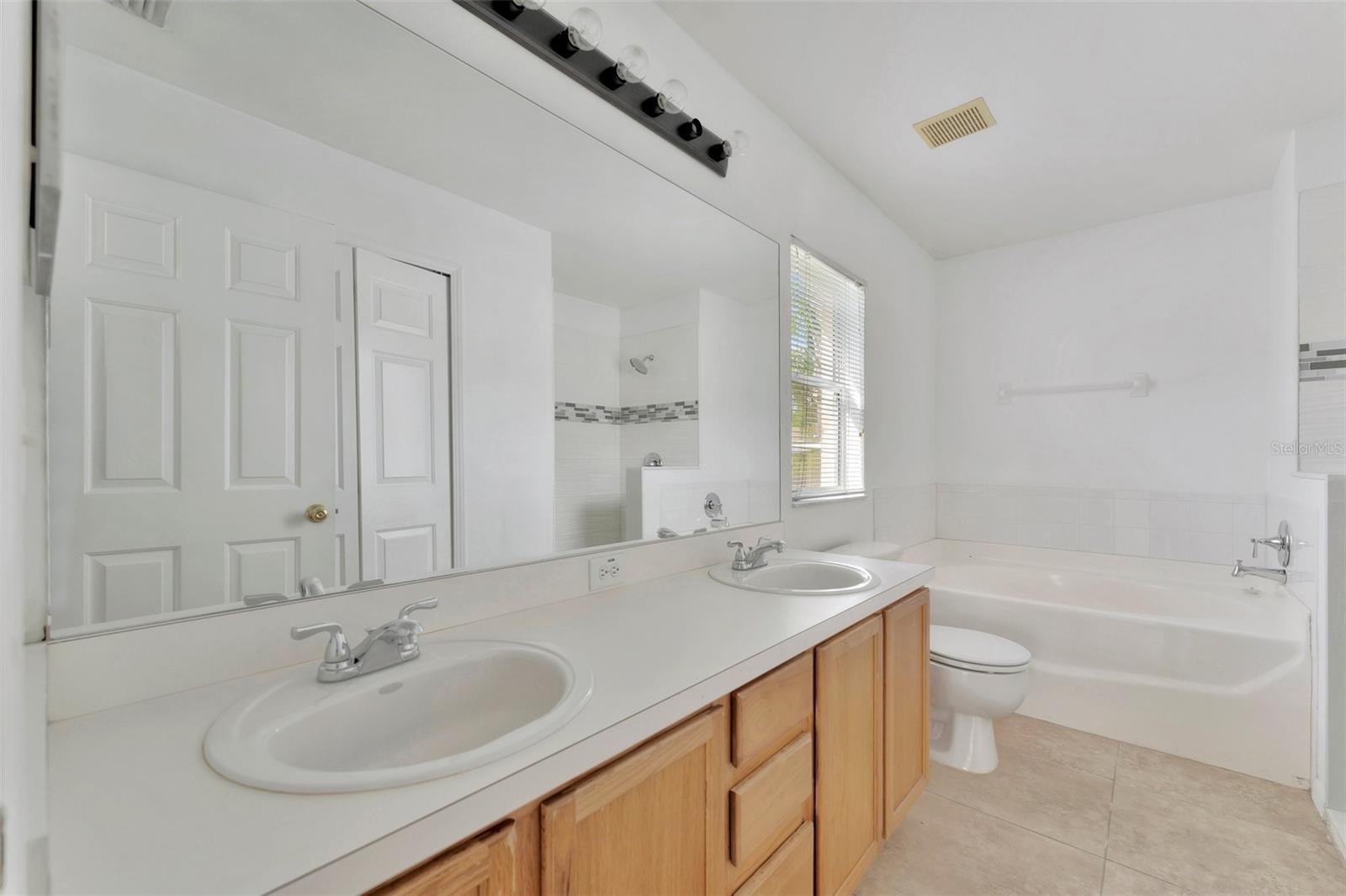 Image 19 of 30 For 11007 Whitecap Drive