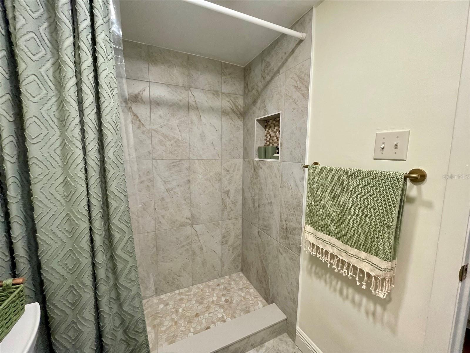 Image 15 of 28 For 400 Glennes Lane 108