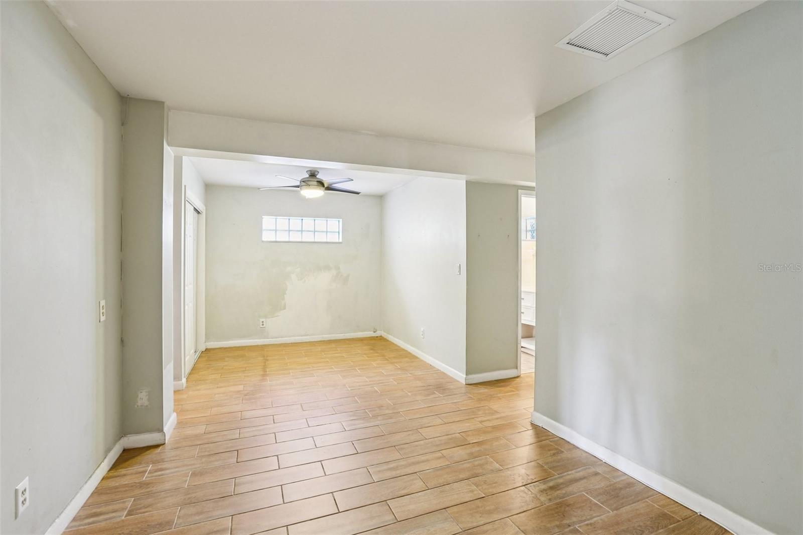 Listing photo id 10 for 3914 San Miguel Street