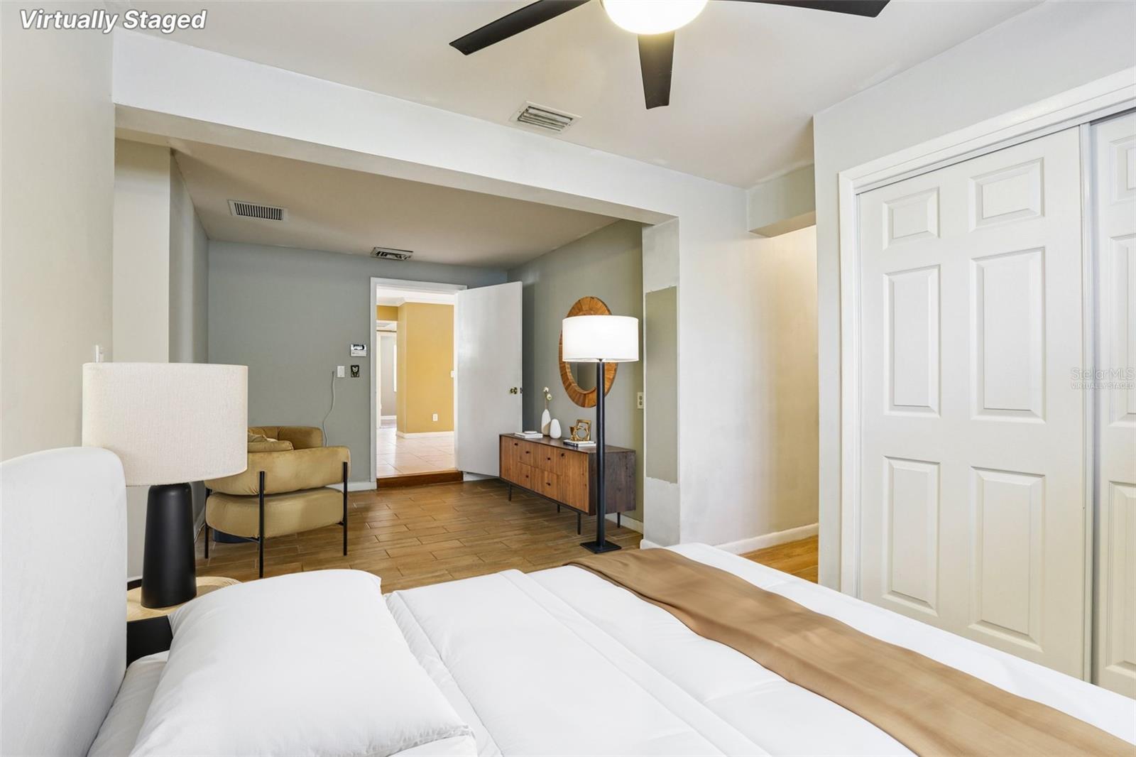 Listing photo id 11 for 3914 San Miguel Street