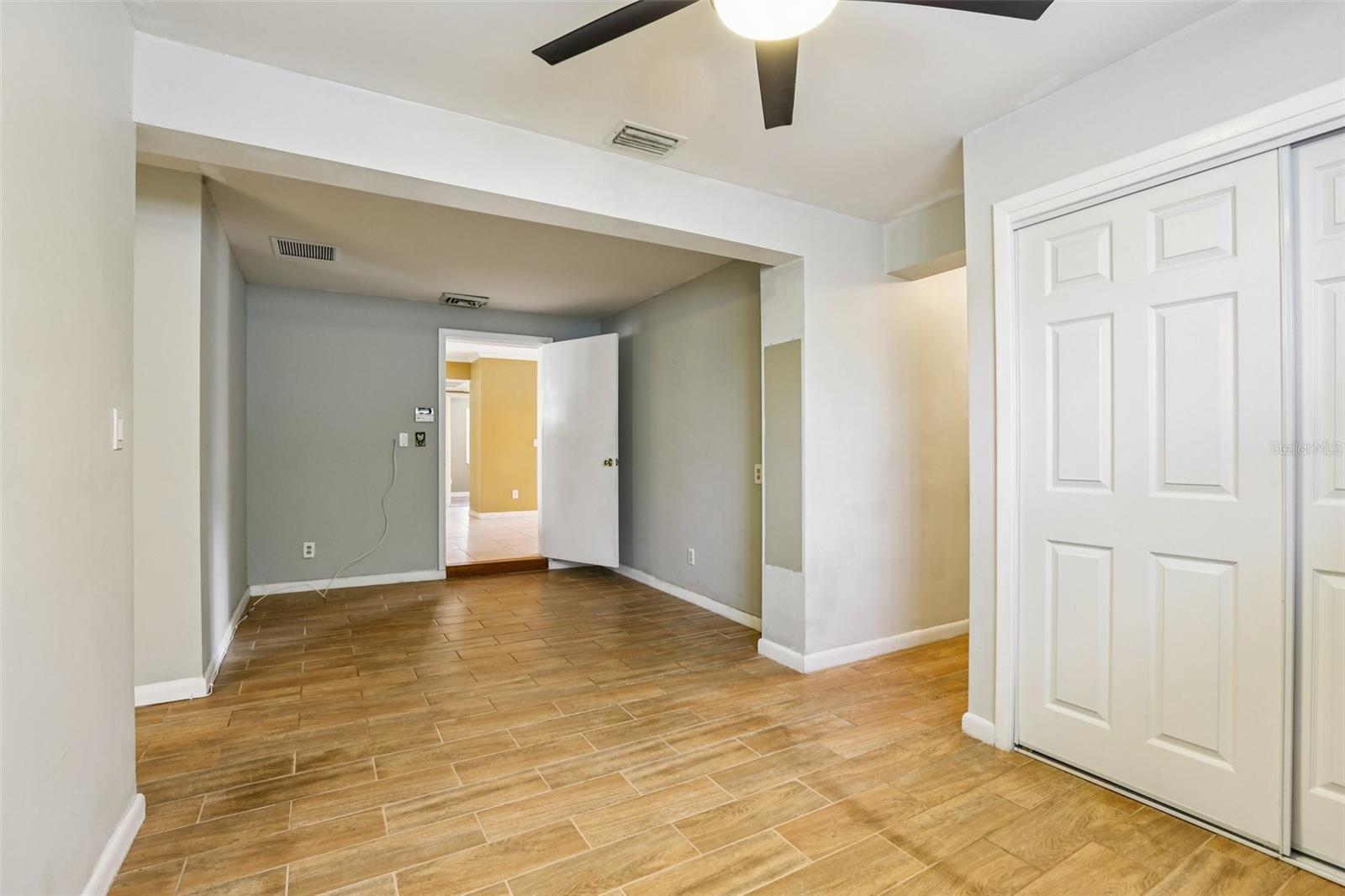 Listing photo id 12 for 3914 San Miguel Street