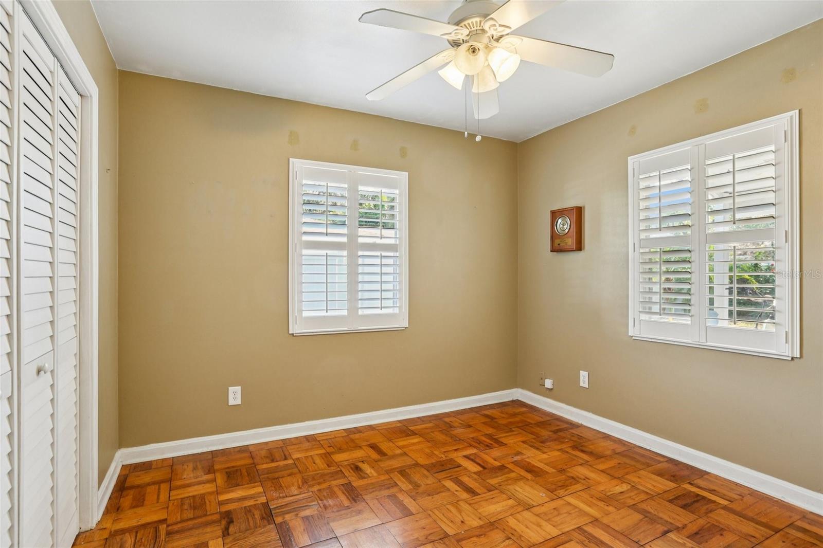 Listing photo id 15 for 3914 San Miguel Street