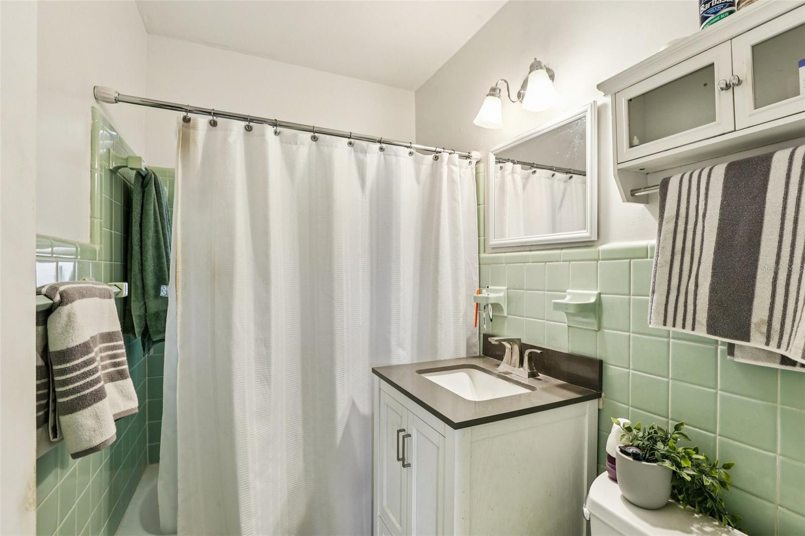 Listing photo id 16 for 3914 San Miguel Street