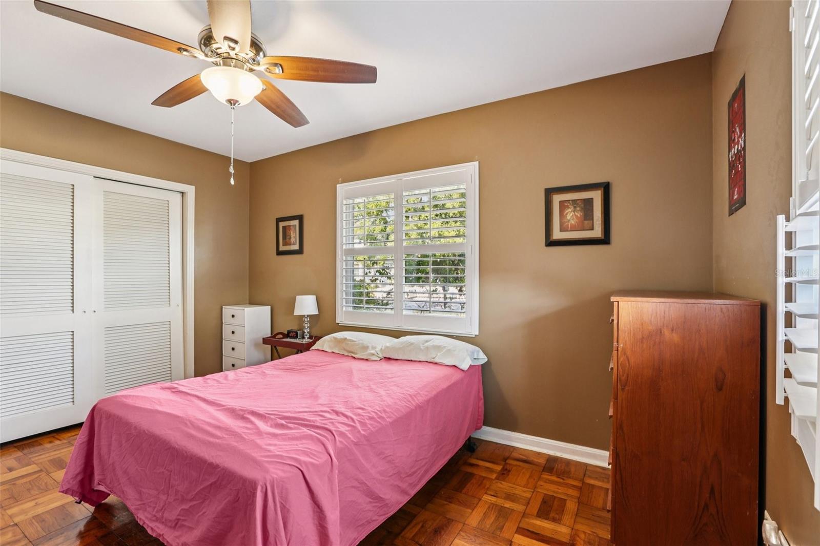 Listing photo id 17 for 3914 San Miguel Street