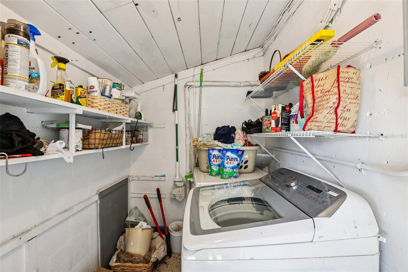 Listing photo id 18 for 3914 San Miguel Street