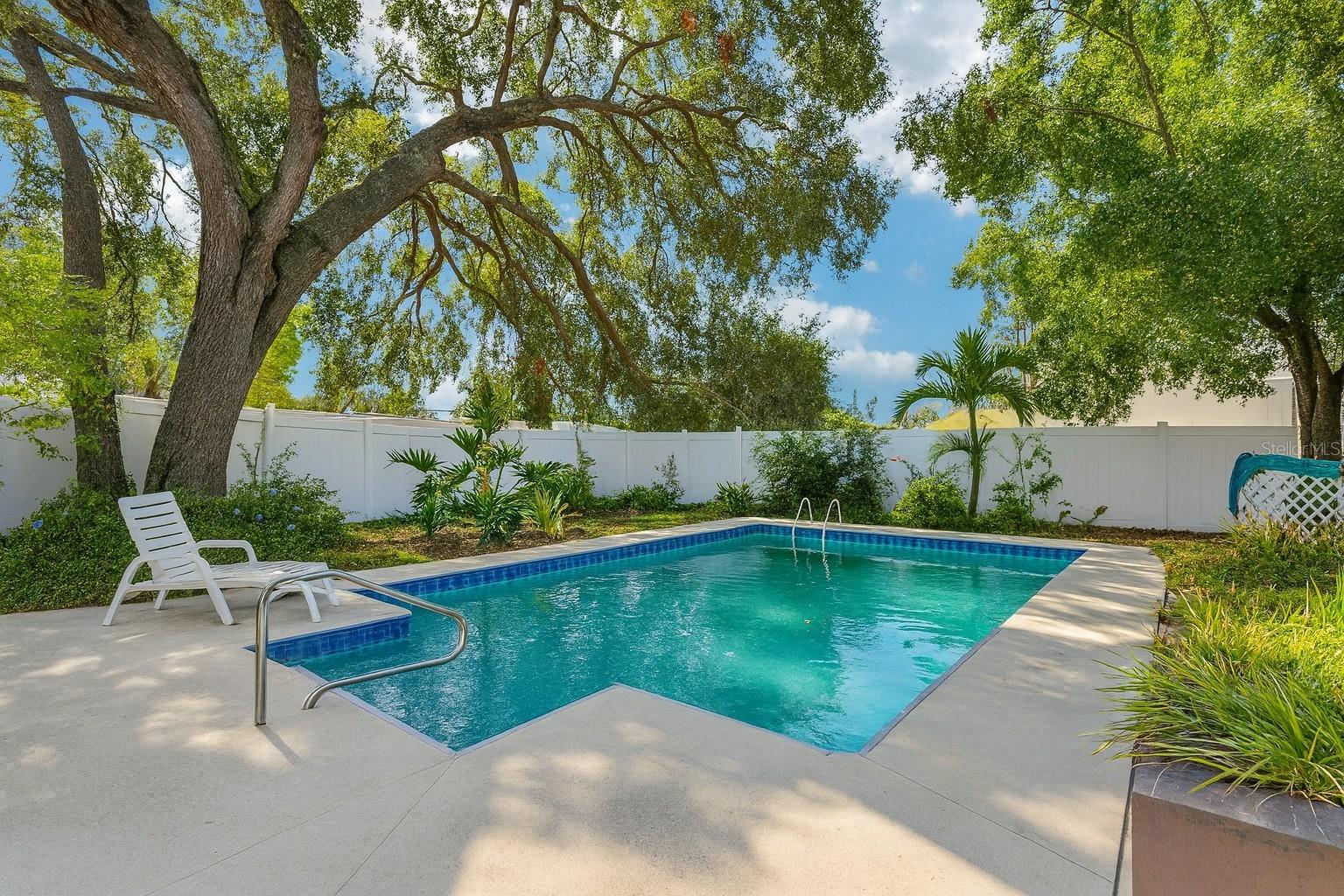 Listing photo id 21 for 3914 San Miguel Street