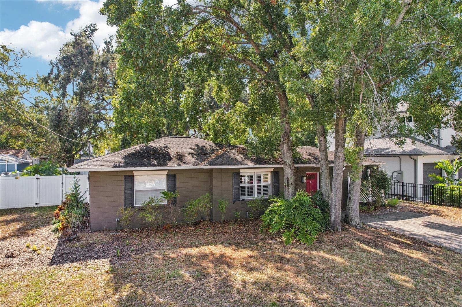 Listing photo id 24 for 3914 San Miguel Street