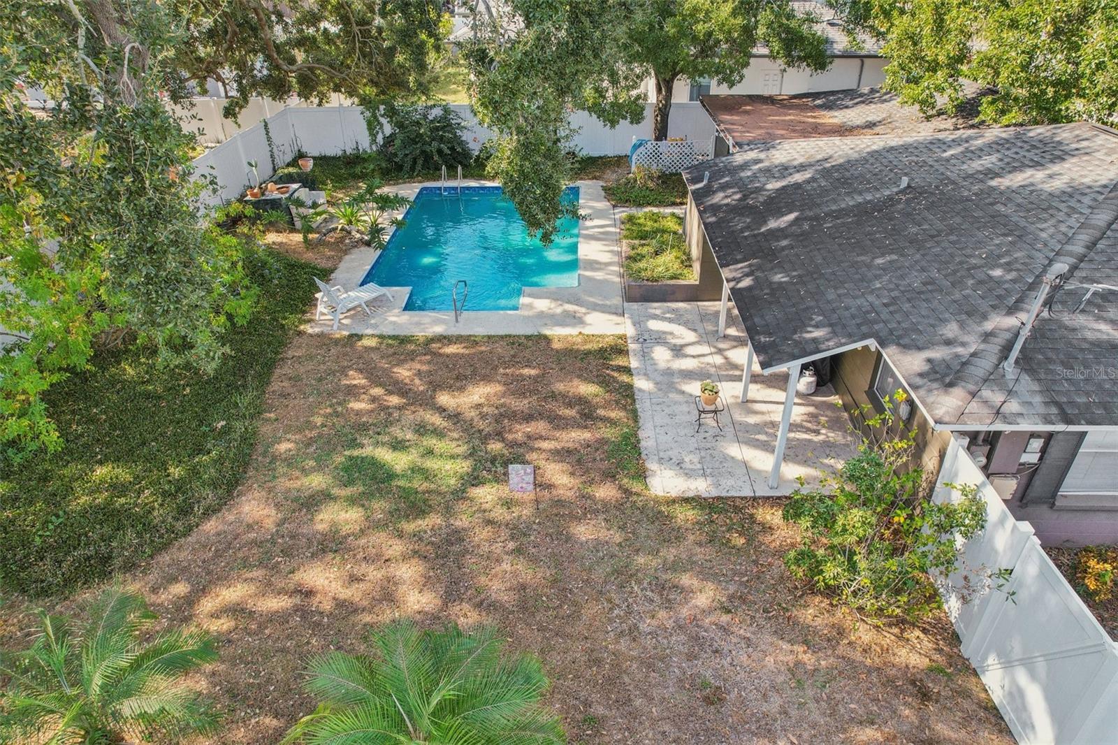Listing photo id 25 for 3914 San Miguel Street
