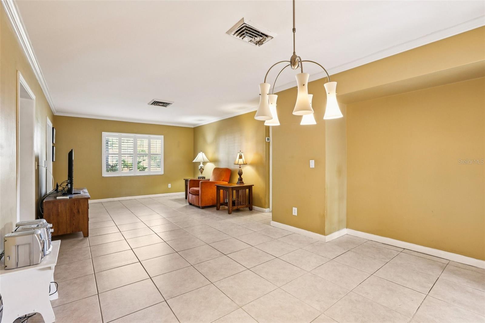 Listing photo id 5 for 3914 San Miguel Street