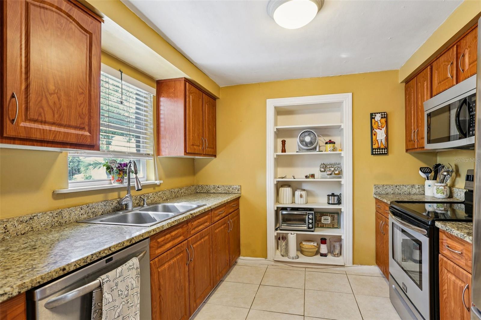 Listing photo id 6 for 3914 San Miguel Street