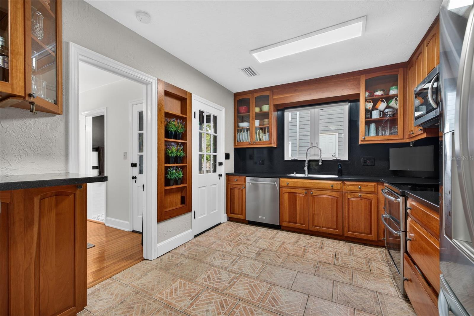 Image 12 of 63 For 737 28th Avenue N