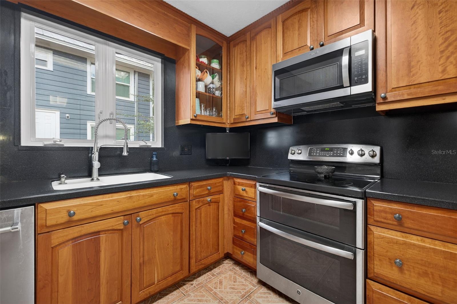 Image 14 of 63 For 737 28th Avenue N