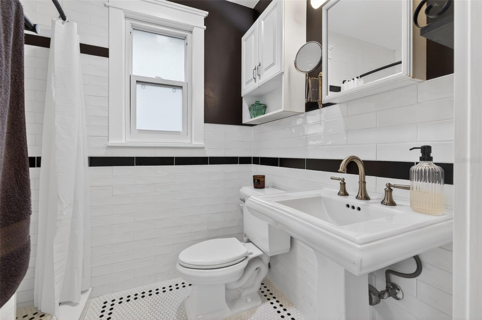 Image 23 of 63 For 737 28th Avenue N