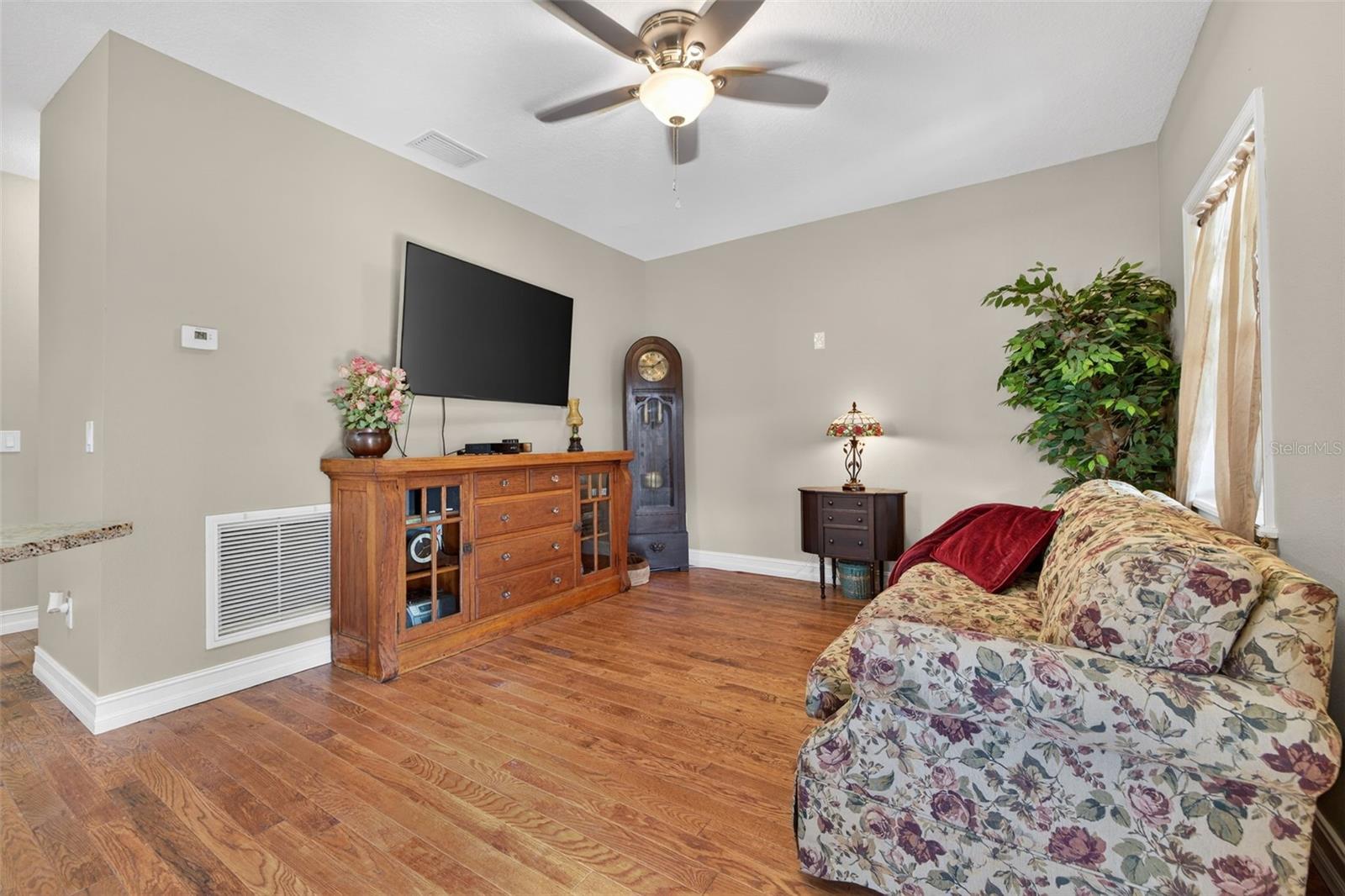 Image 45 of 63 For 737 28th Avenue N