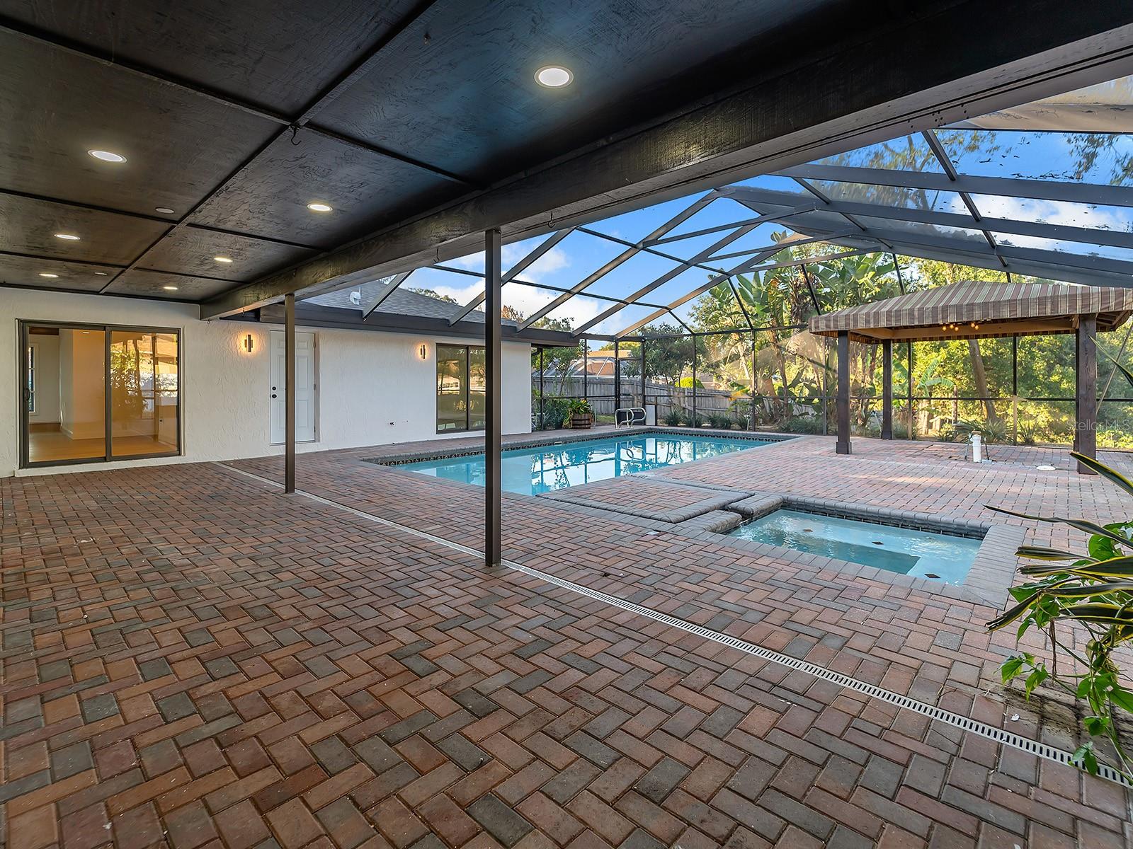 Image 52 of 62 For 602 Penn National Road