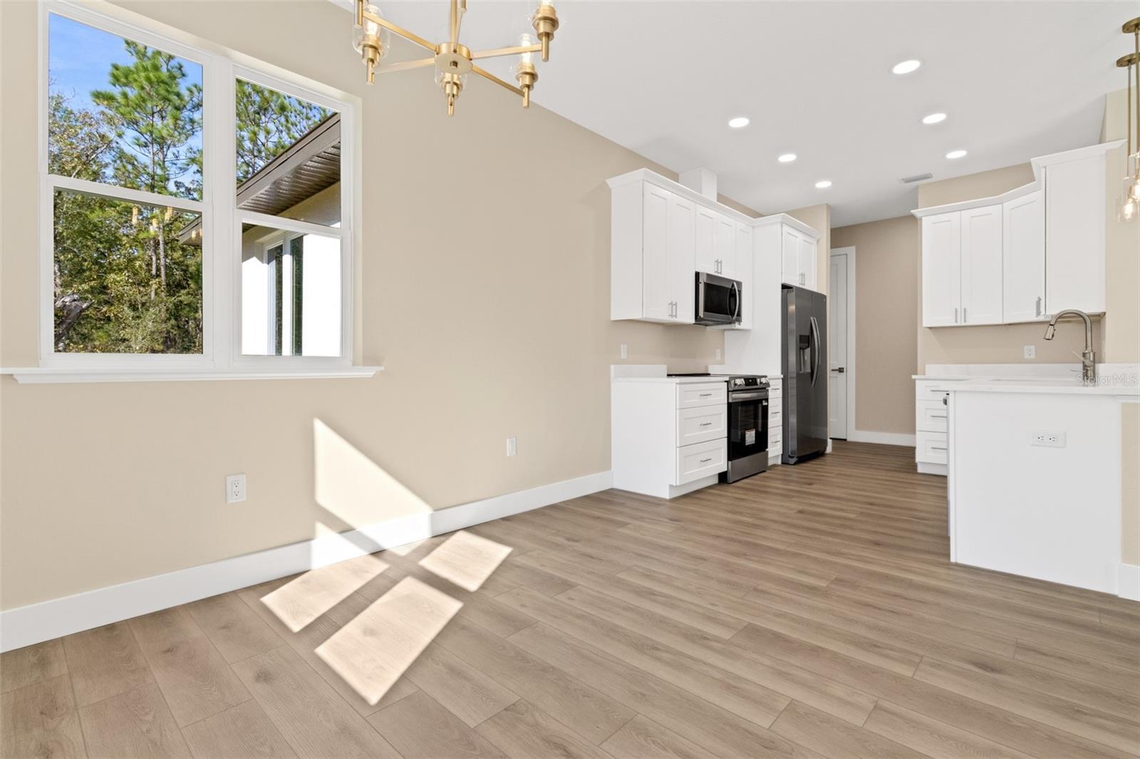 Image 29 of 72 For 13040 Tinamou Avenue